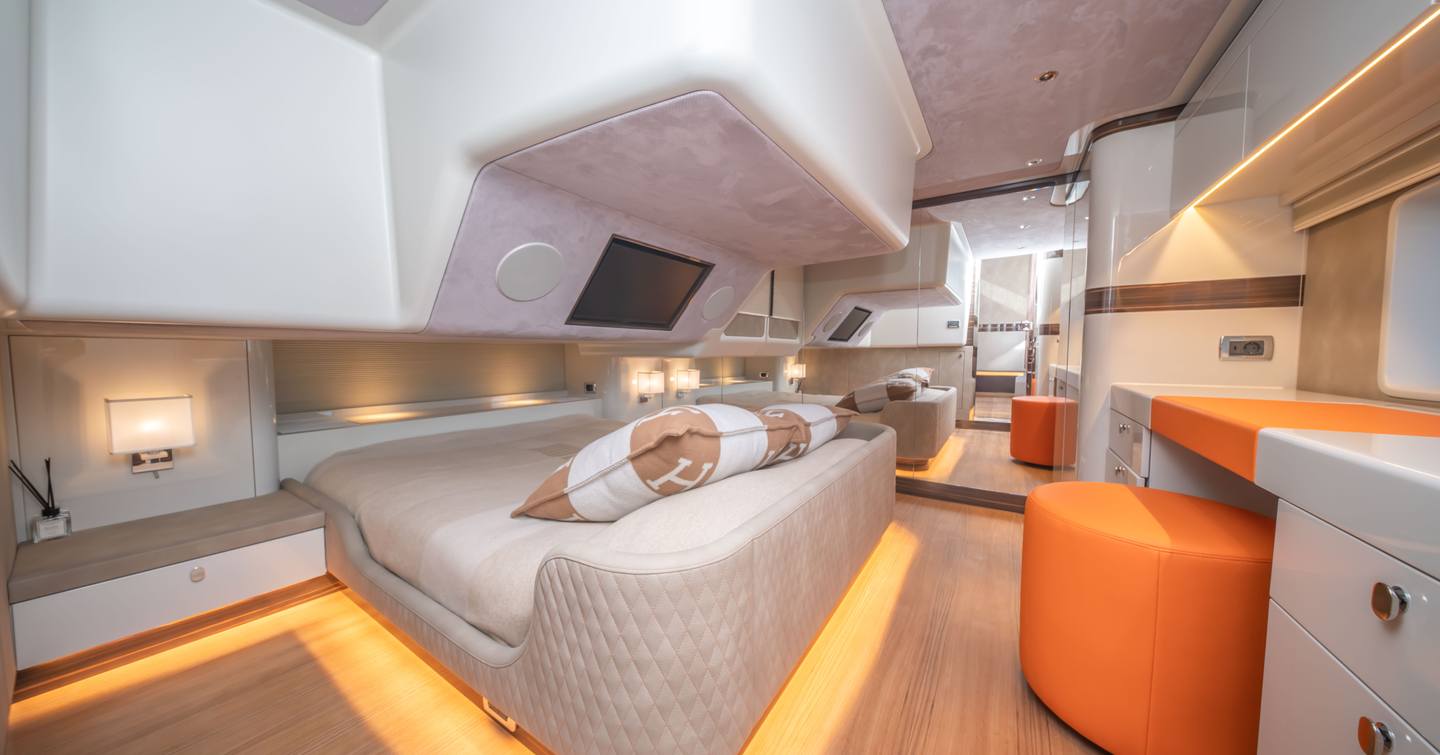 Zeelander 5 yacht master cabin with TV 