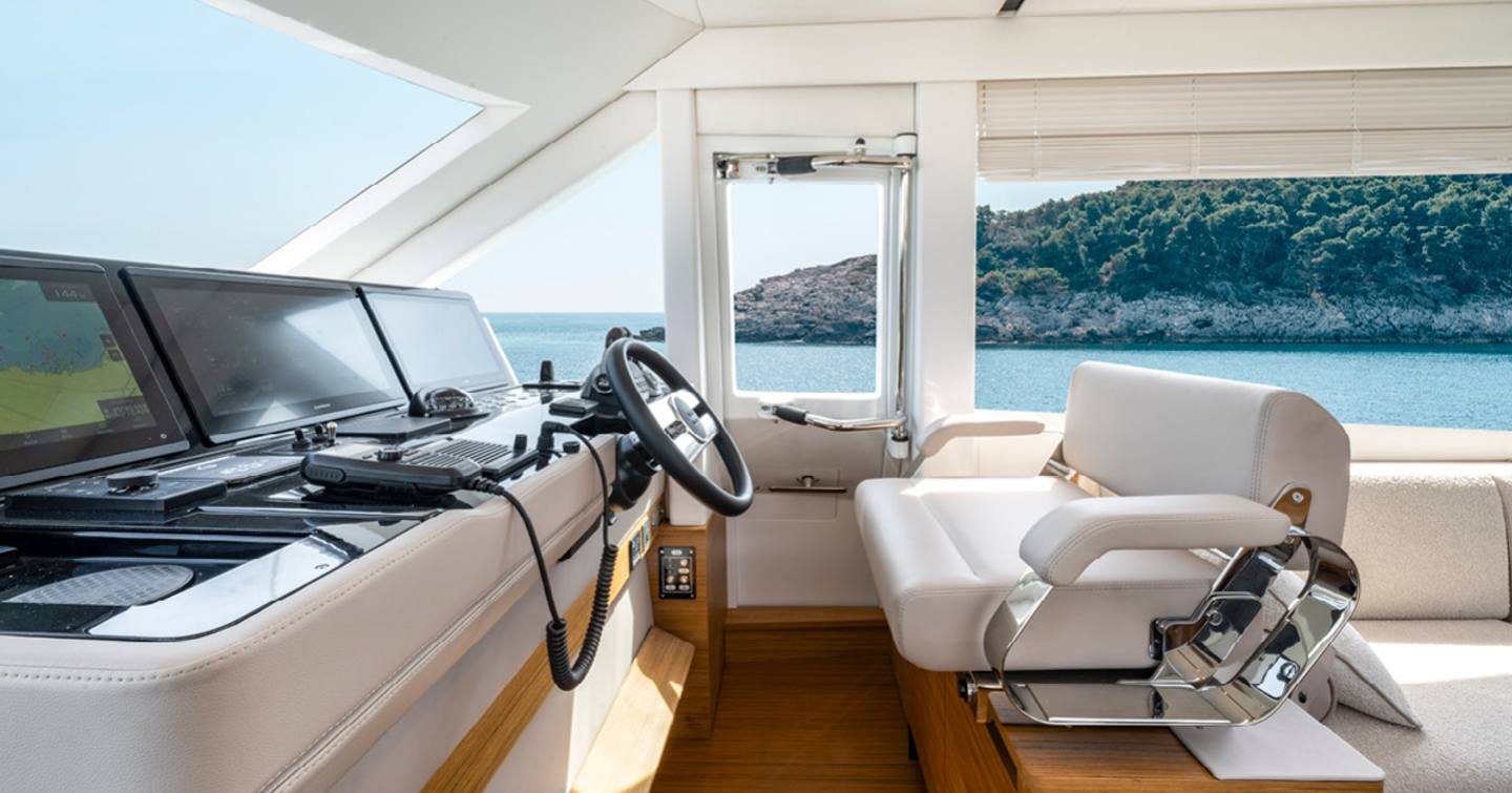 Solaris-Power-60-Coupe-Review-helm-position-with-adjustable-seat-and-forward-visibility