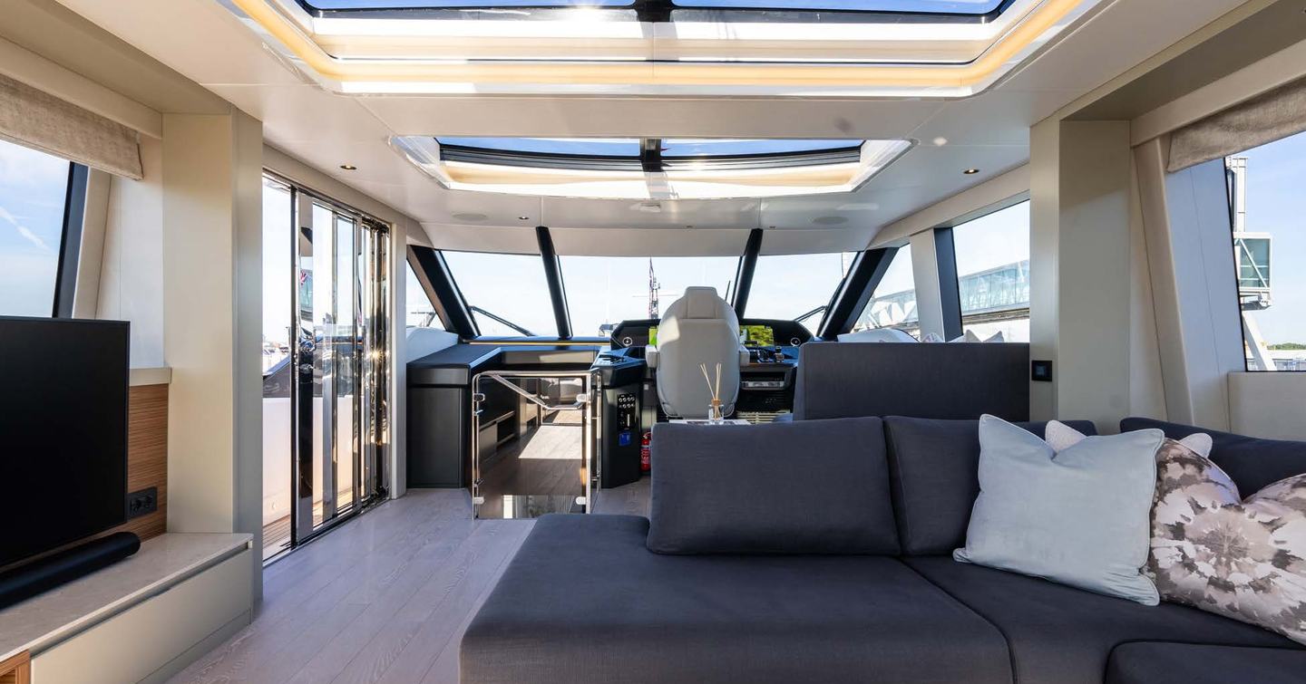 Sunseeker-Ocean-156-enclosed-flybridge