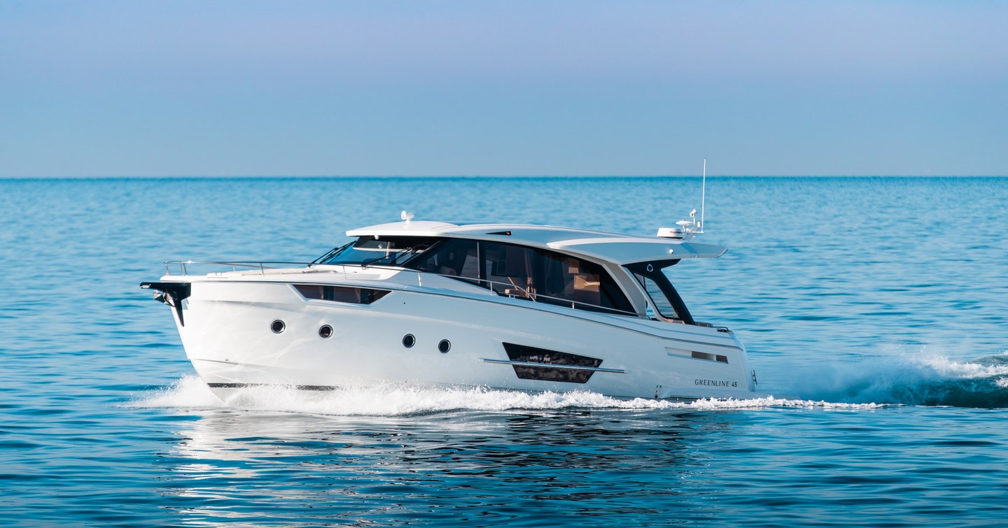 The Greenline 45 Coupe at sea