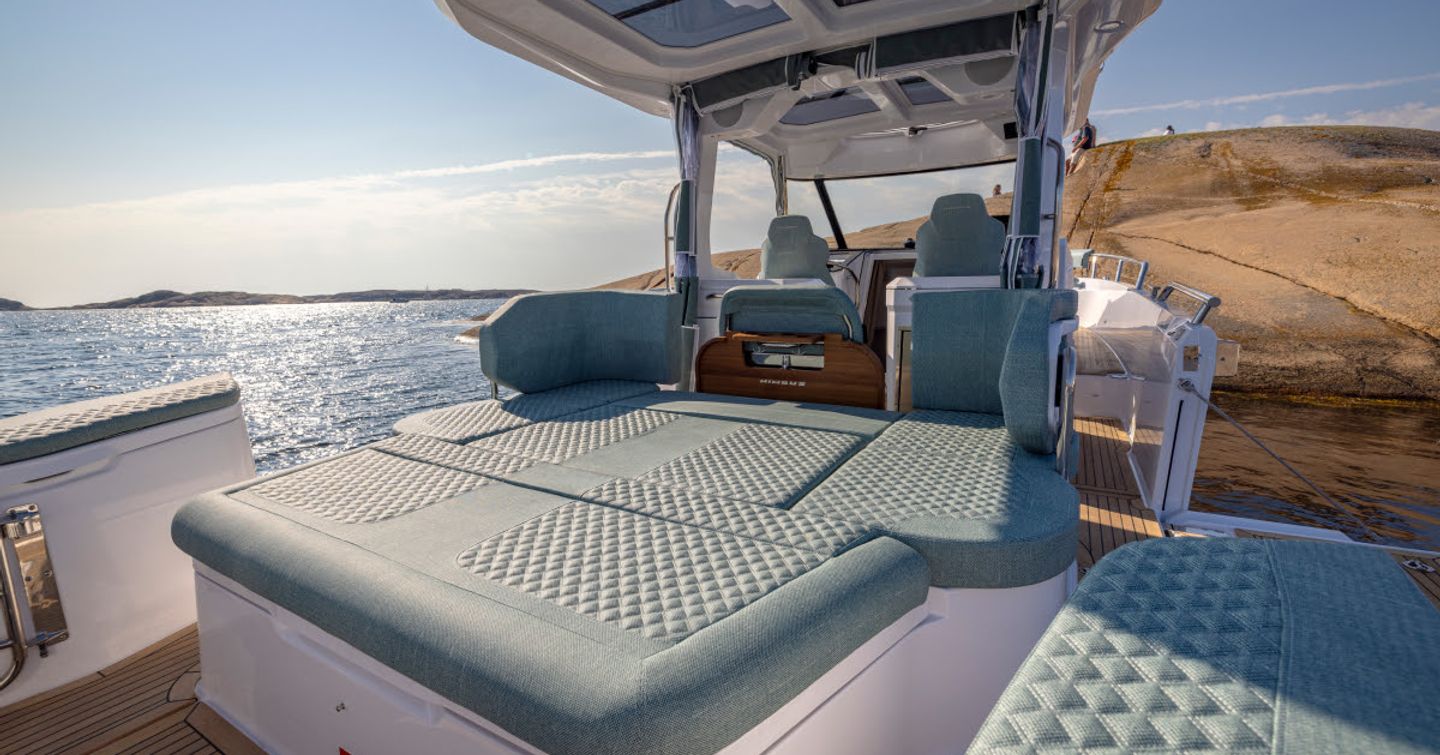 Nimbus Sport Tender 35 cockpit with sun pads 