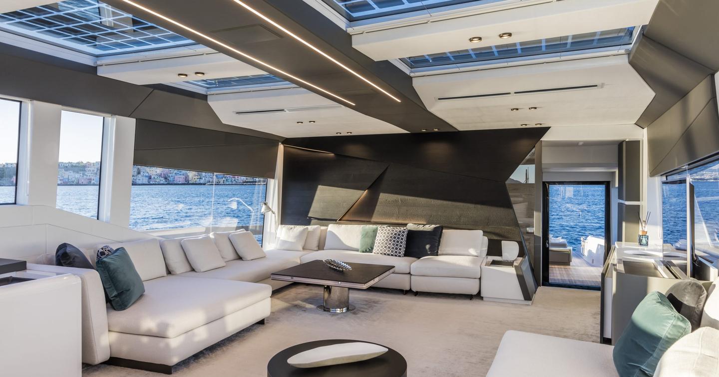 Extra-X76-Loft-Review-saloon