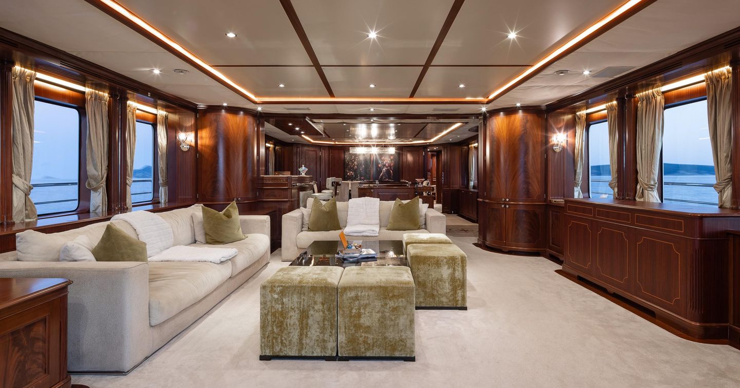 Benetti motor yacht Virtue main saloon lounge 