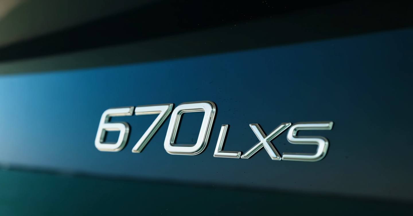 Scout-670-LXS-Review-moniker-badge