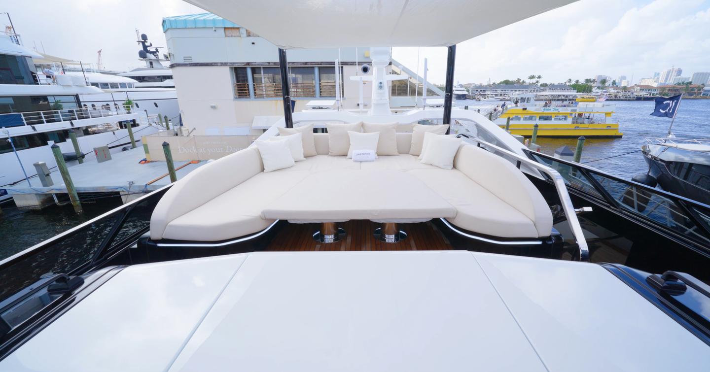 Mangusta-104-REV-sportsbridge-sunpad