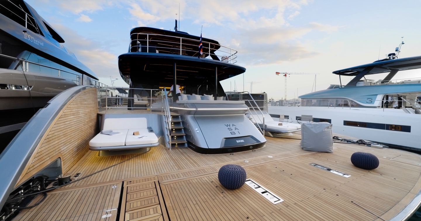 Sunreef Ultima 88 Ocean Lounge with fold-down terraces and hydraulic swim platform