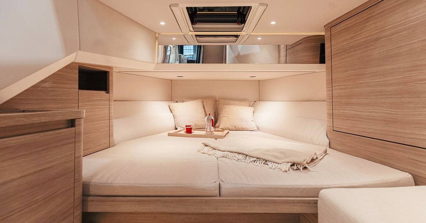 Saxdor 460 GTS cabin with double bed 