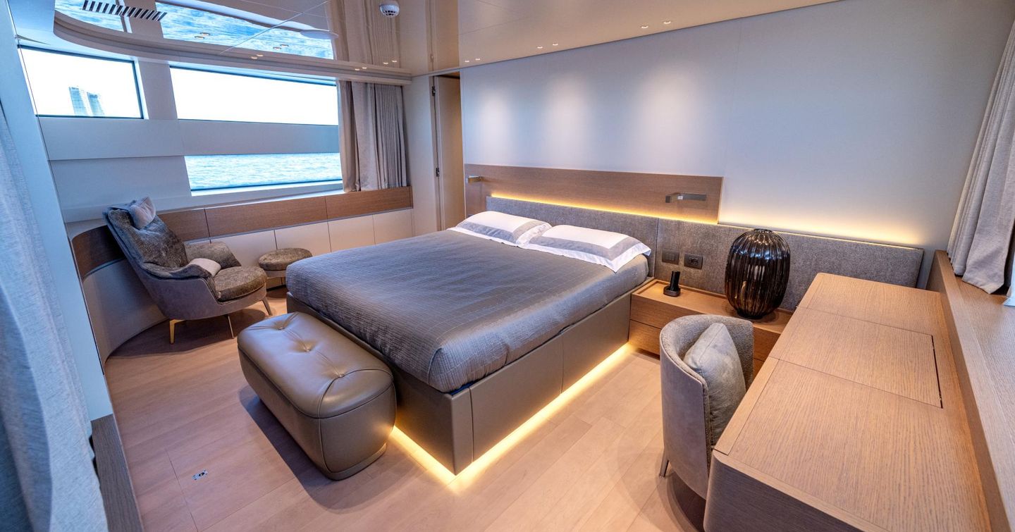 Motor yacht Speranza II's owner's room