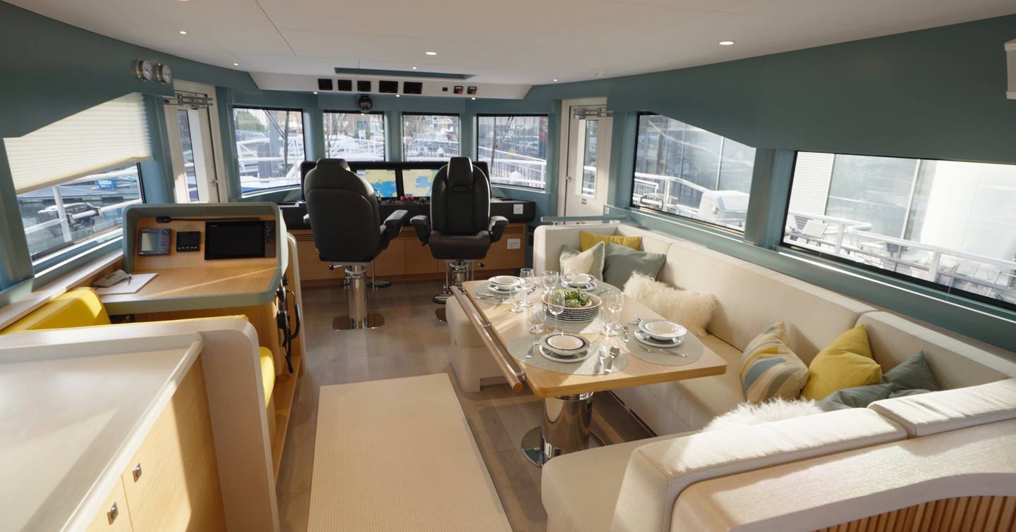 Arksen-85-Review-pilothouse