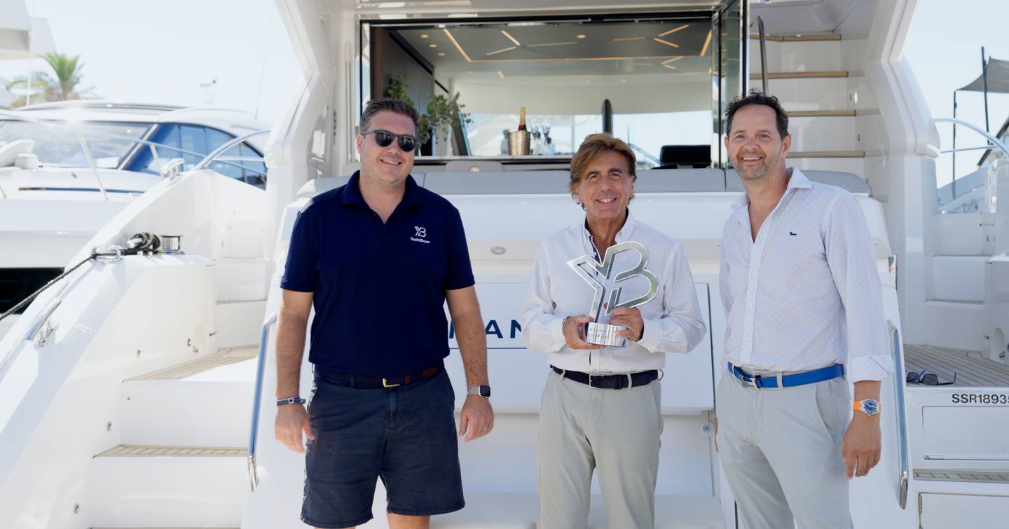 Sunseeker CEO Andrea Frabetti YB Trophy with YachtBuyer CEO Kevin Bodington