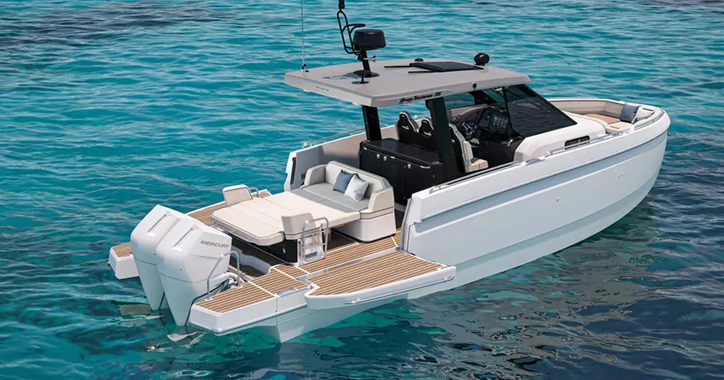 Gran Turismo 35 at anchor