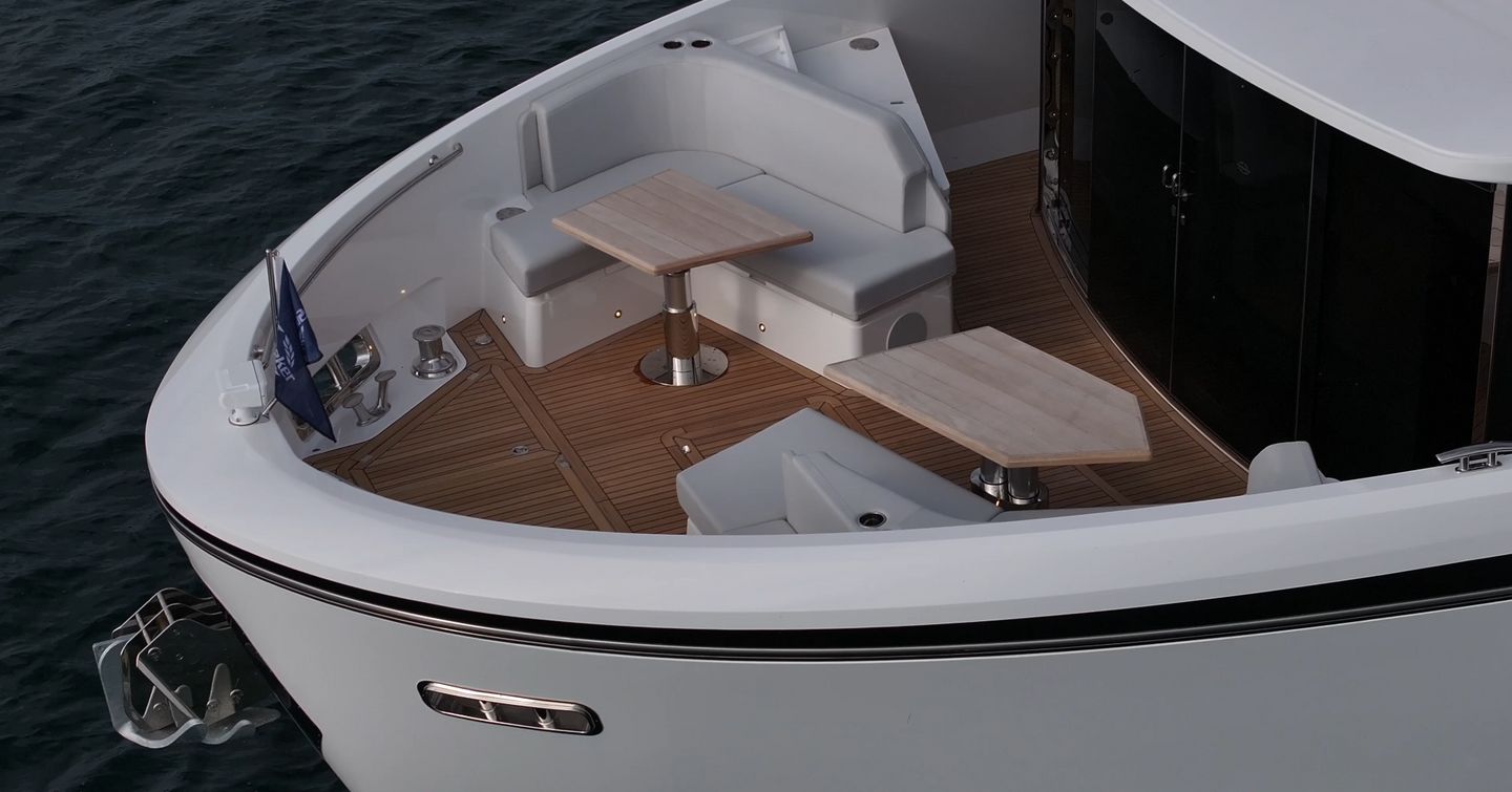 Sunseeker-Ocean-156-foredeck-seating