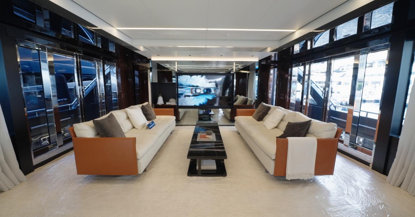 Riva-112-DolceVita-Super-Review-saloon