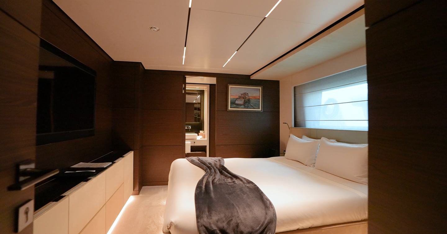 Custom-Line-Navetta-42-Review-double-cabin