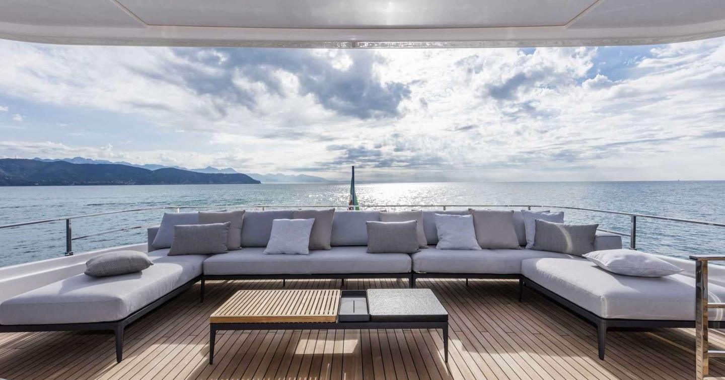 Motor Yacht Sokny aft seating area 