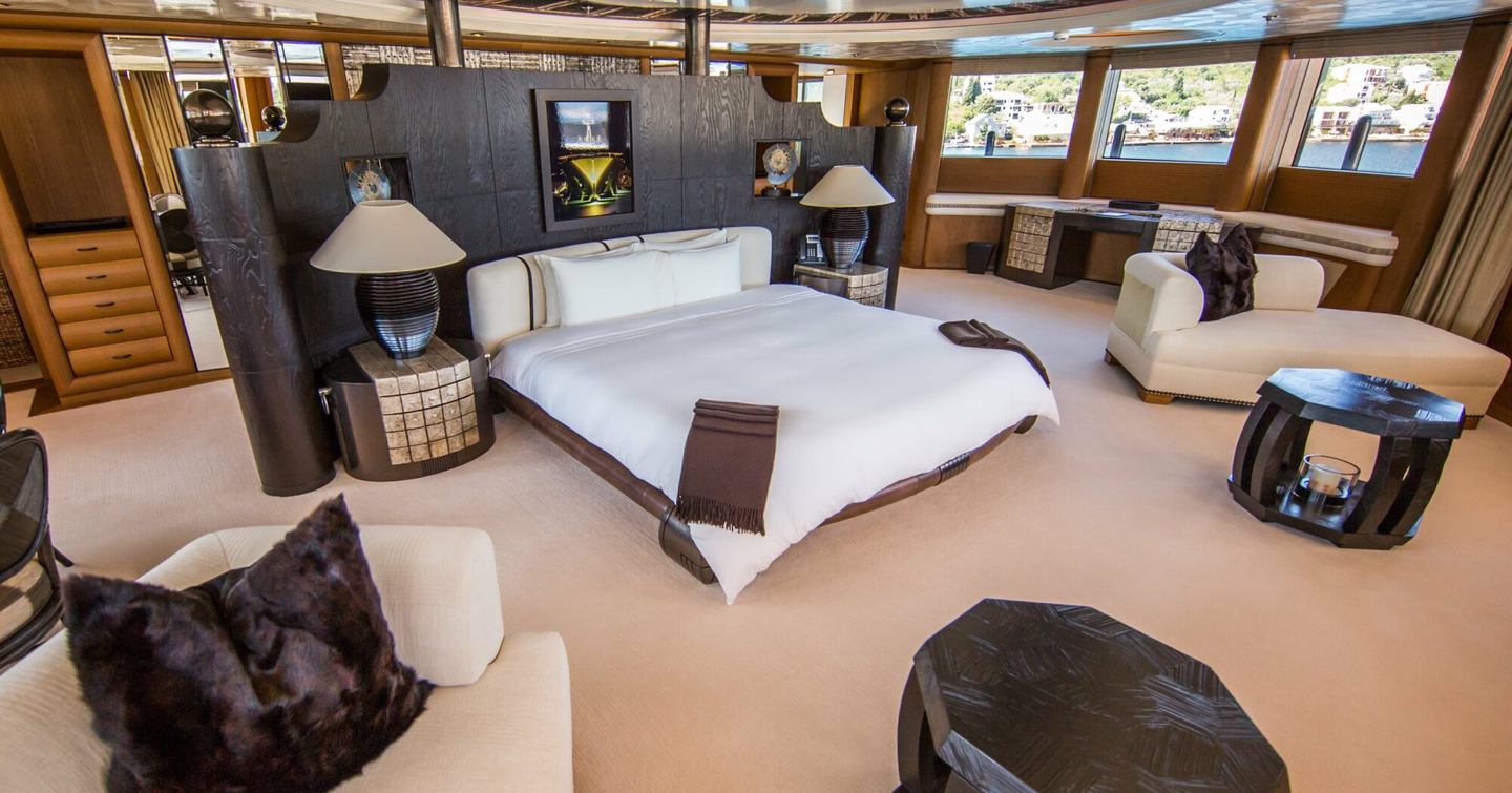  Superyacht Pelorus owner's cabin