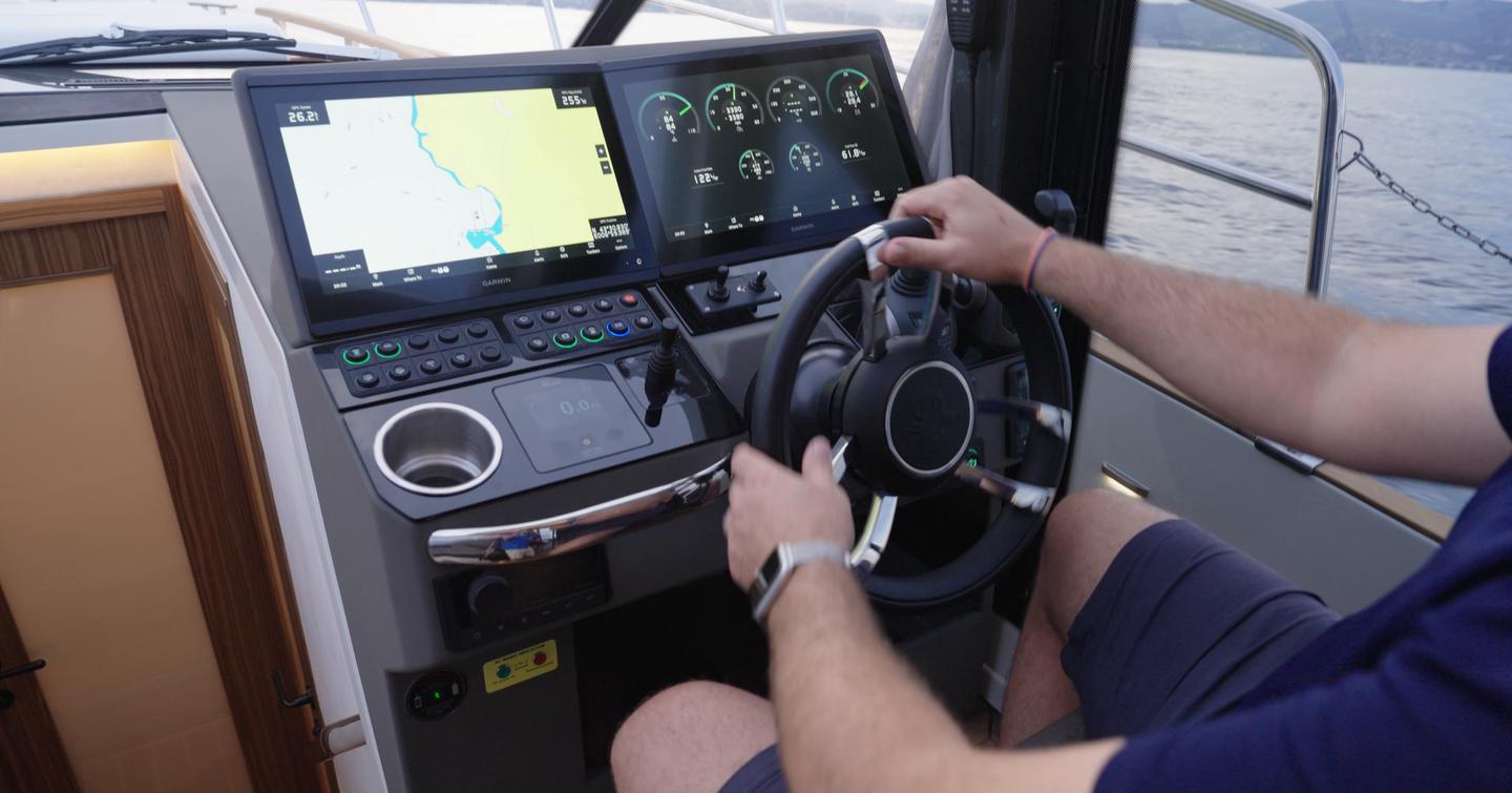Marex-390-Review-helm-station-wheel-and-screens