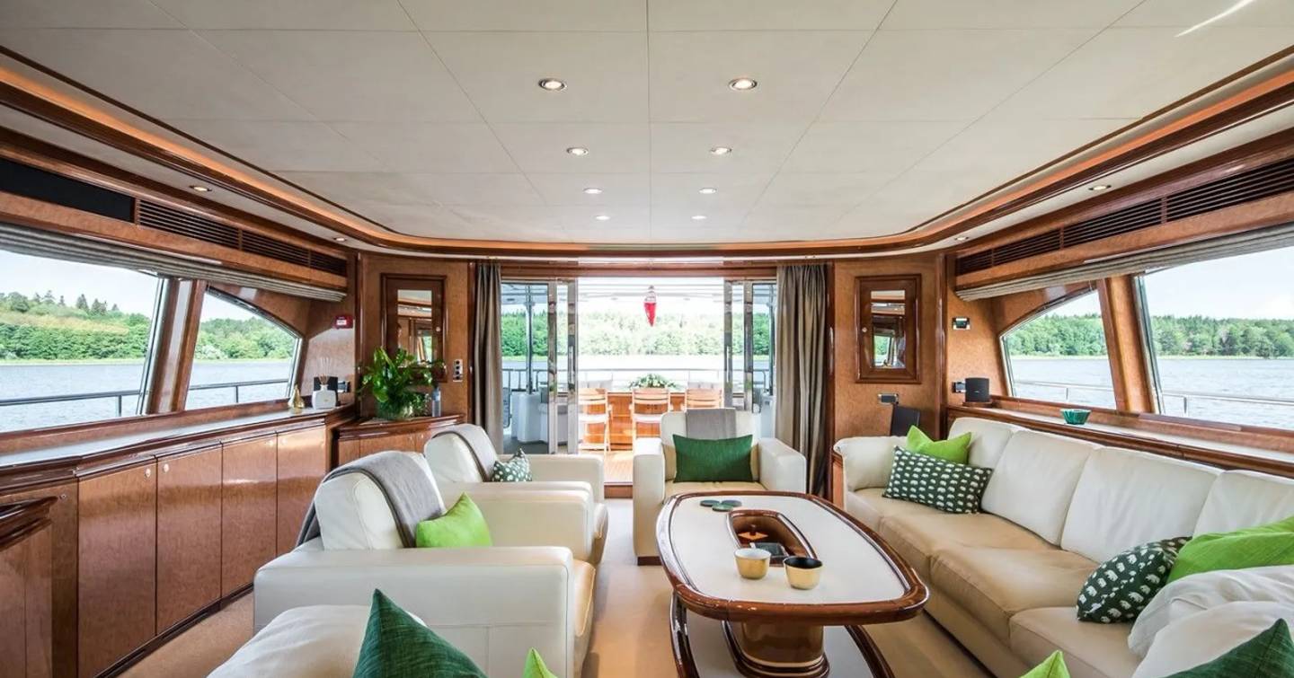 Superyacht Queen of Sheba main saloon