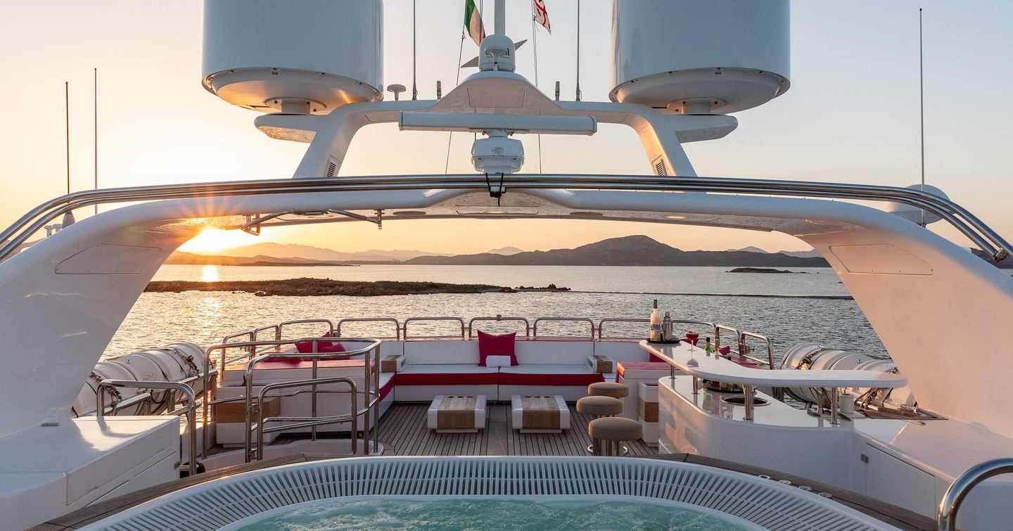 Benetti motor yacht Virtue sundeck with jacuzzi 