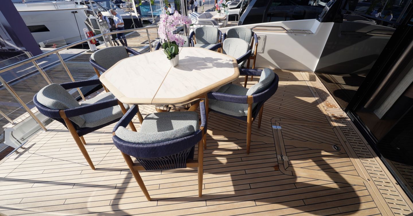 Aft cockpit dining area aboard the Galeon 620 Fly with outdoor table and loose seating arrangement.