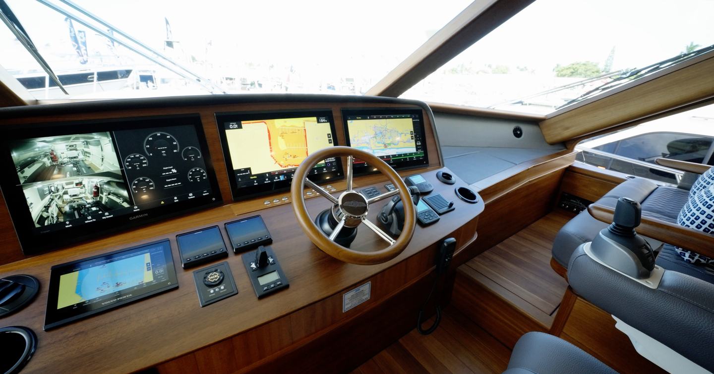 Palm-Beach-PB85-Sedan-Review-helm-dashboard