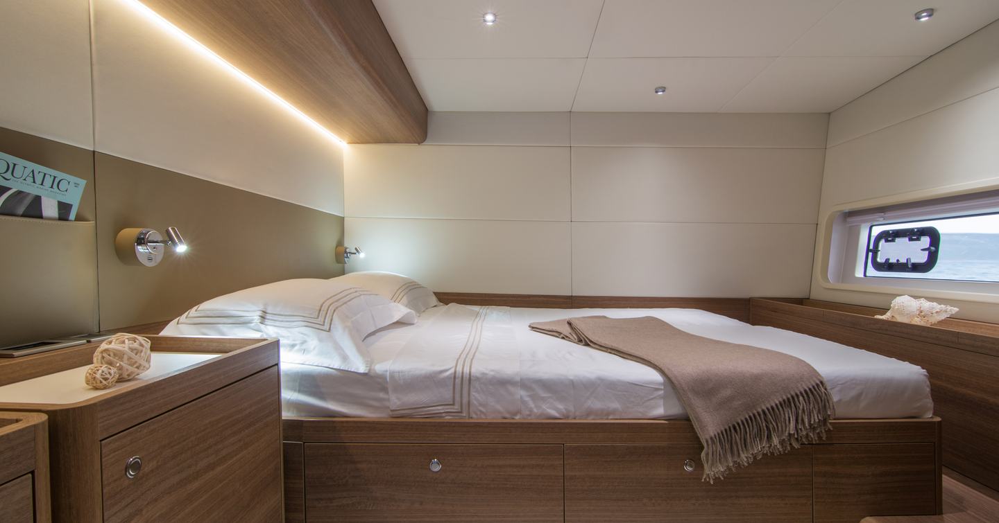 Omikron OT-60 motor yacht bedroom