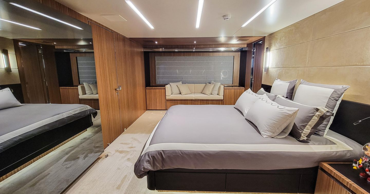 Superyacht 28 Monopoly main bedroom