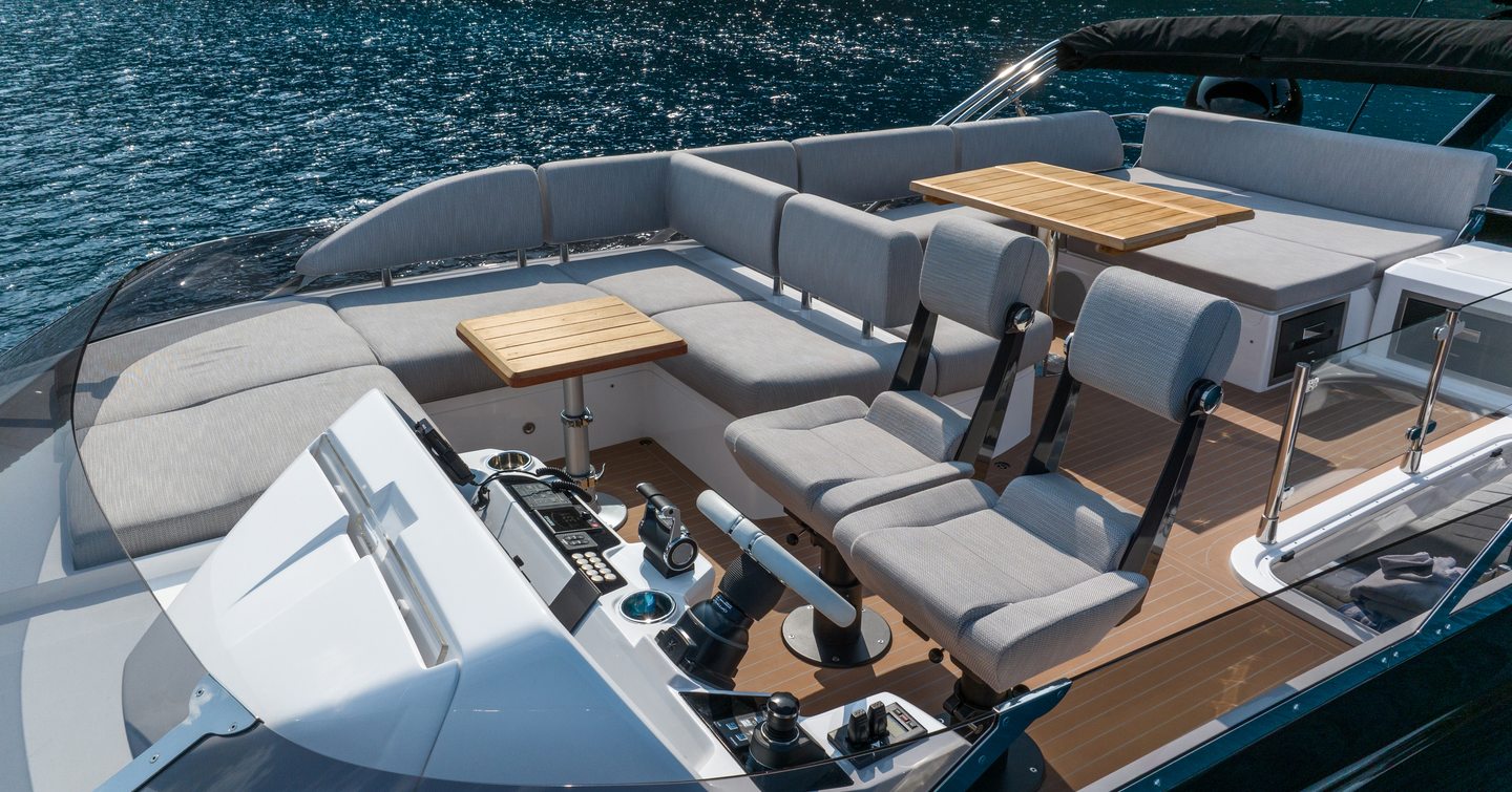 Sunseeker-75-Sport-Yacht-Review-sportsbridge-render