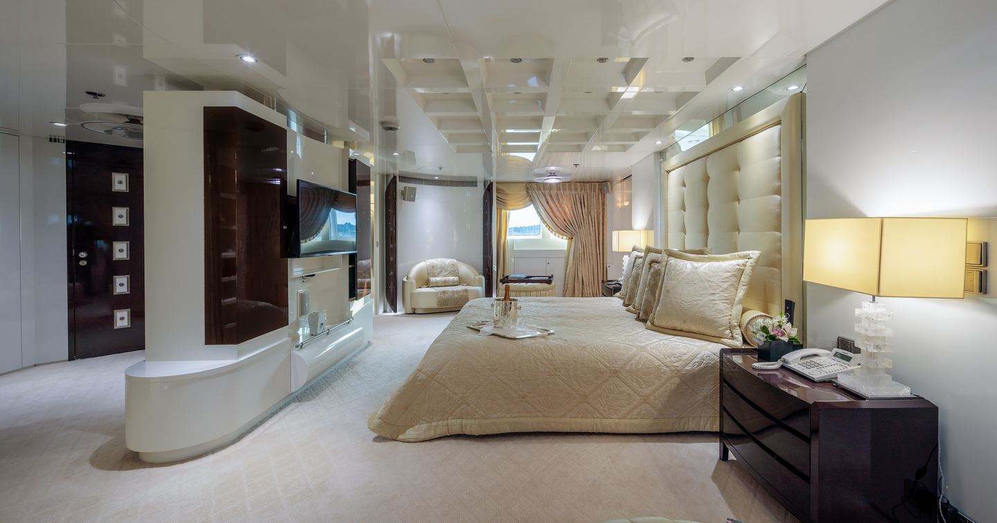 Superyacht Vera's owner's room