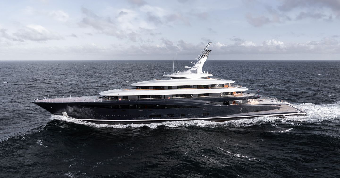 Superyacht Breakthrough under way 
