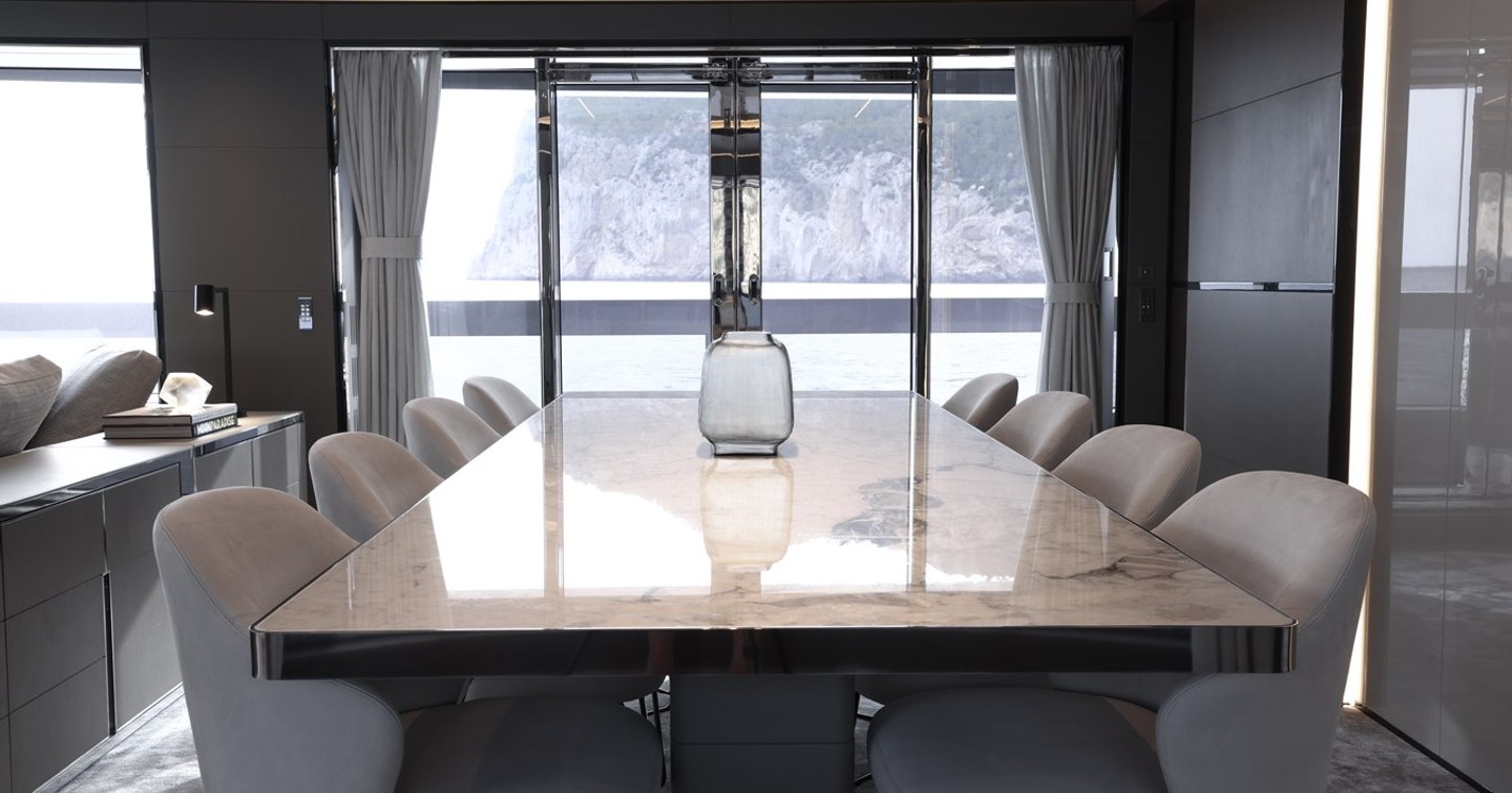 Superyacht No Stress dining area