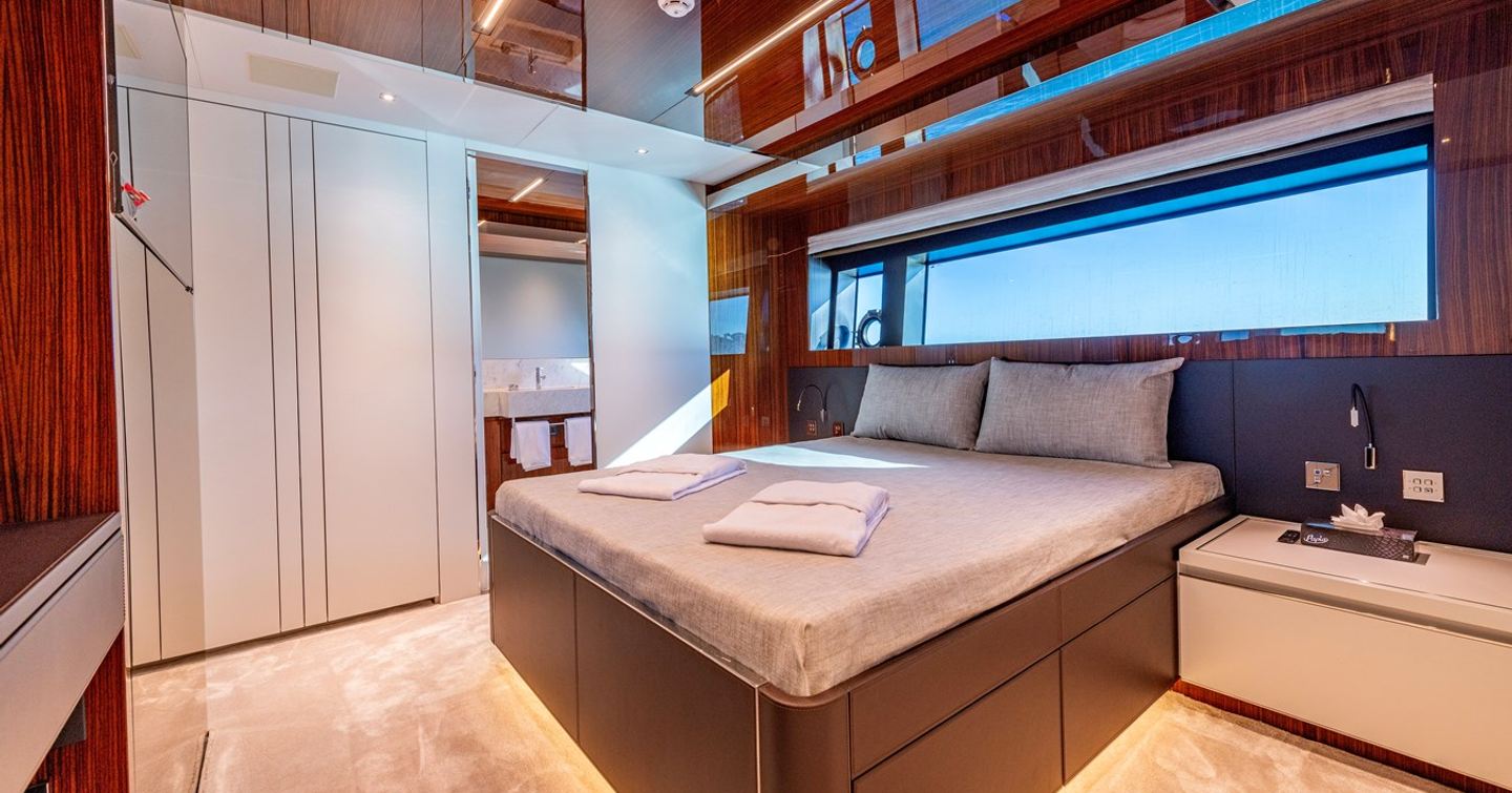 Superyacht Taku cabin