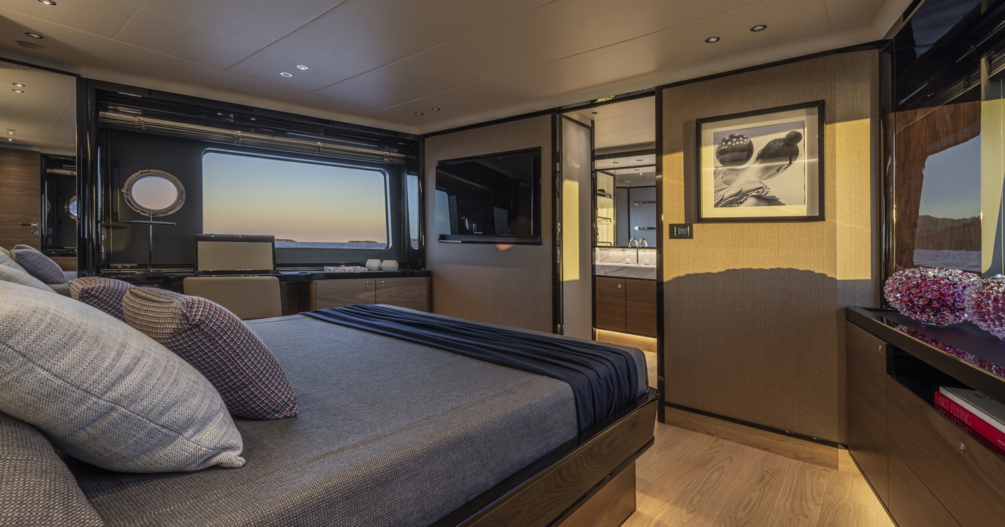 Absolute Navetta 75 master cabin