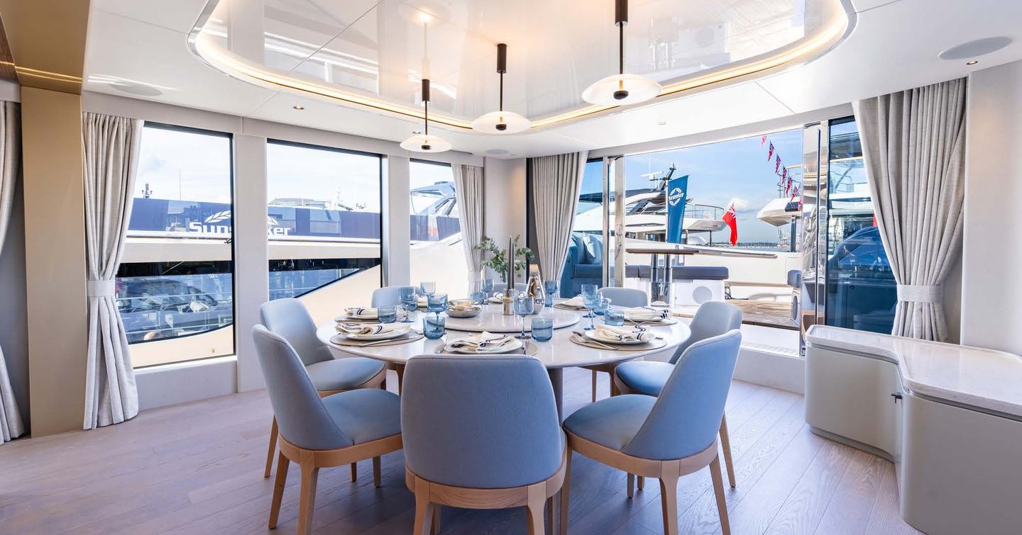 Sunseeker-Ocean-156-main-deck-dining