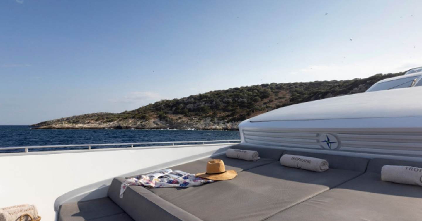 Motor Yacht Tropicana bow sunpads