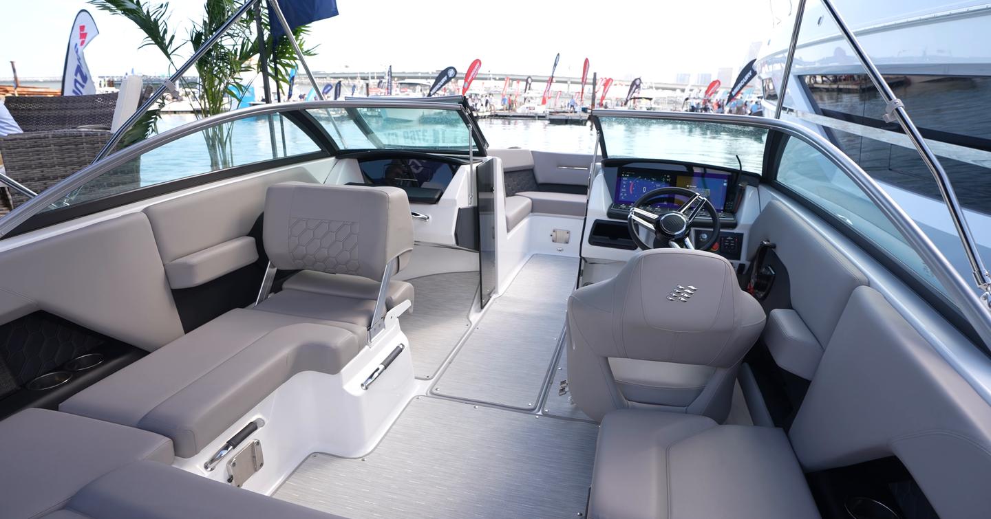 Four-Winns-H2-OB-Review-seating