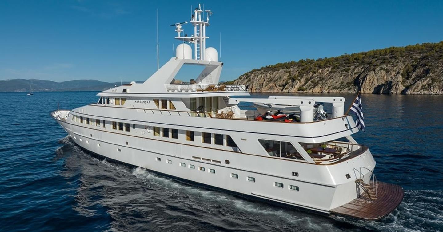 Feadship Superyacht Kassandra under way 
