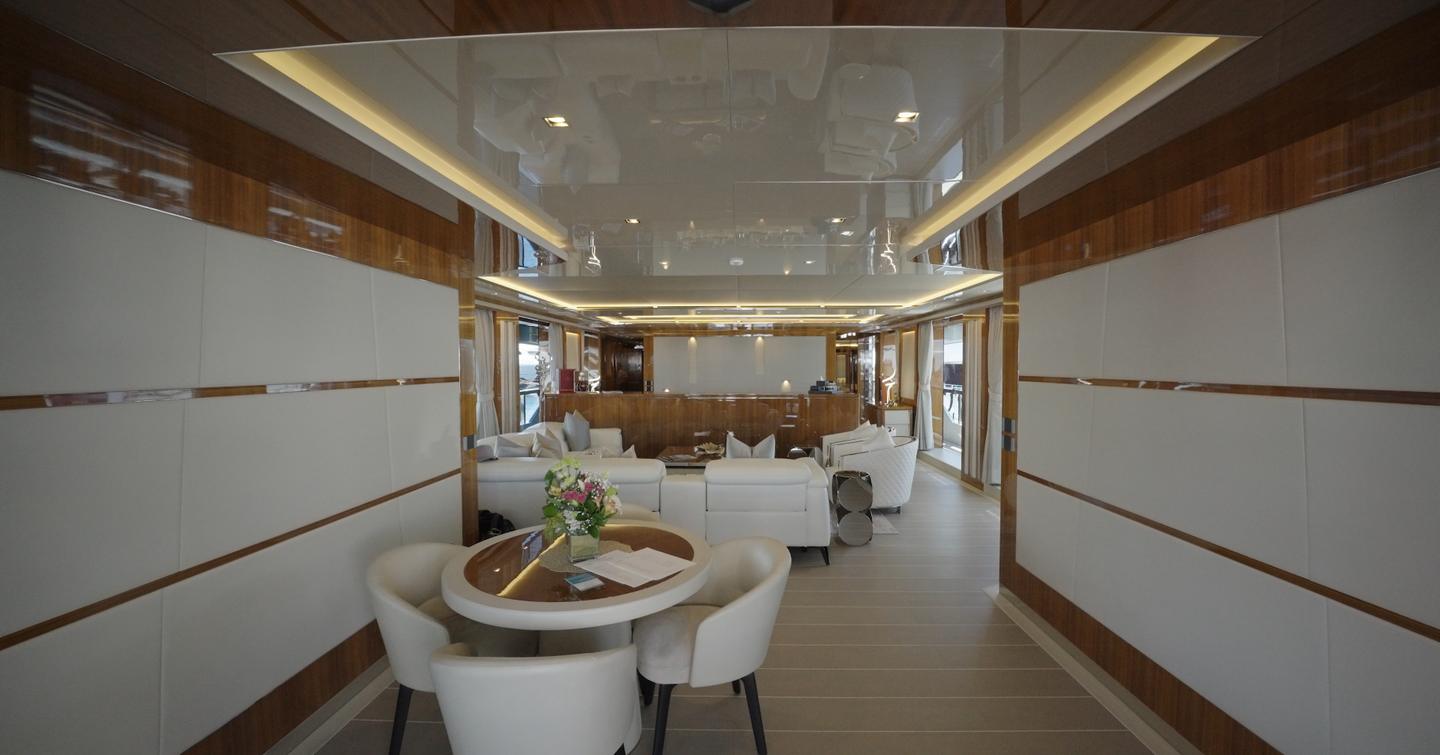 Mangusta-GranSport-54-Review-main-saloon
