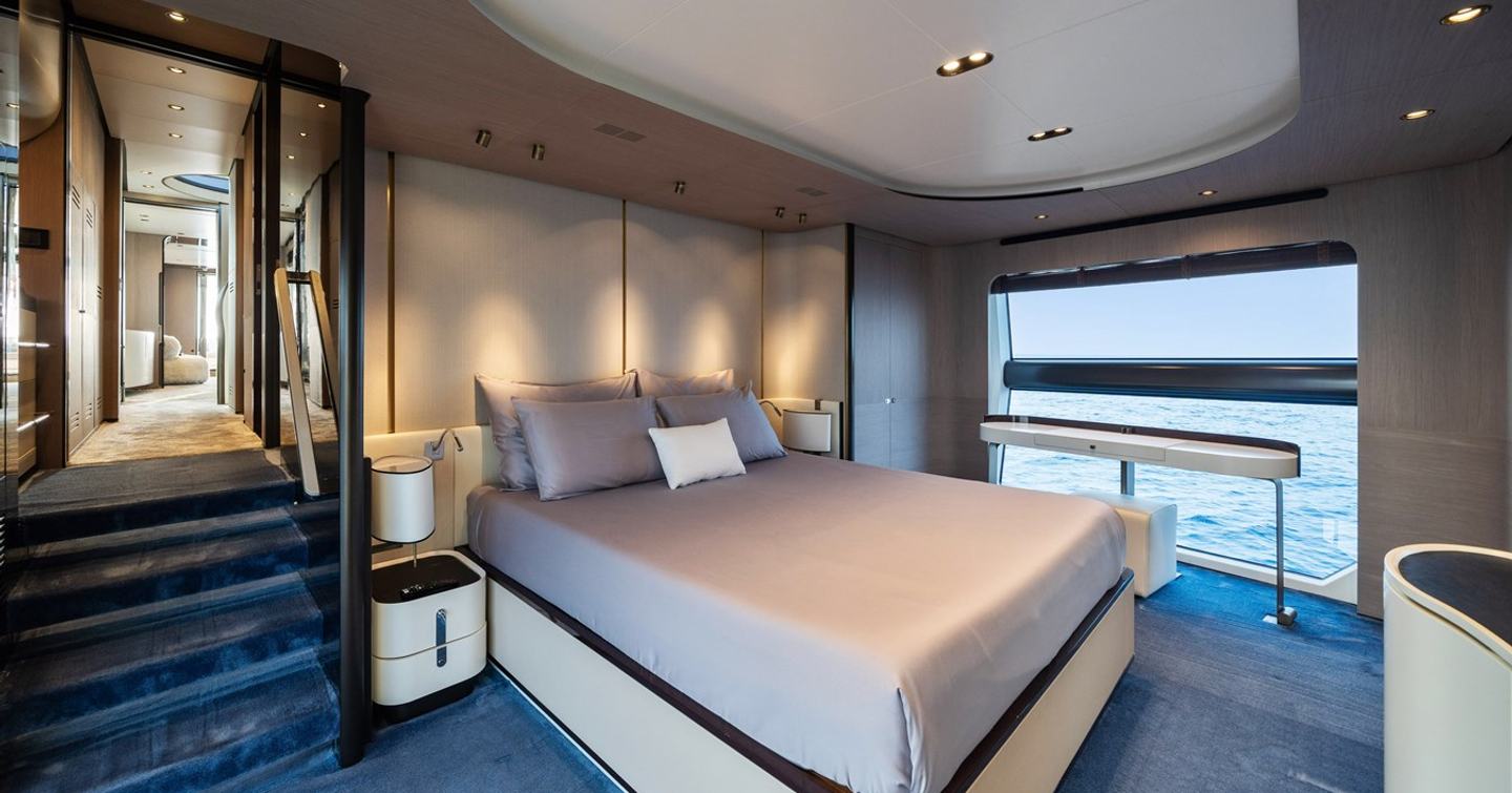 Motor yacht Chillin' master cabin