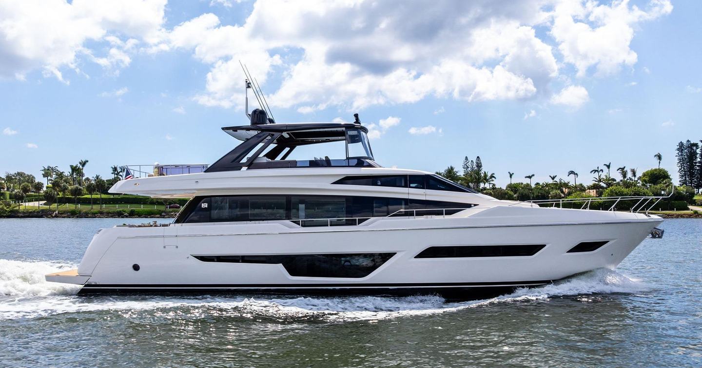 Ferretti motor yacht Alveare underway side view 