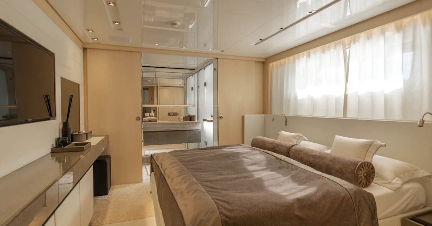 Motor Yacht MOCEAN II owners bedroom