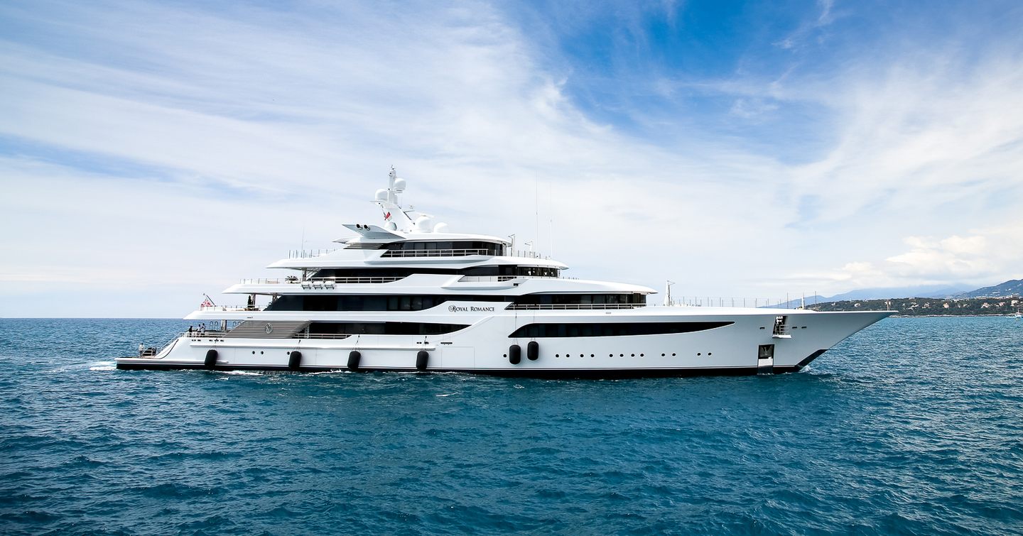 Feadship Superyacht Royal Romance under way 