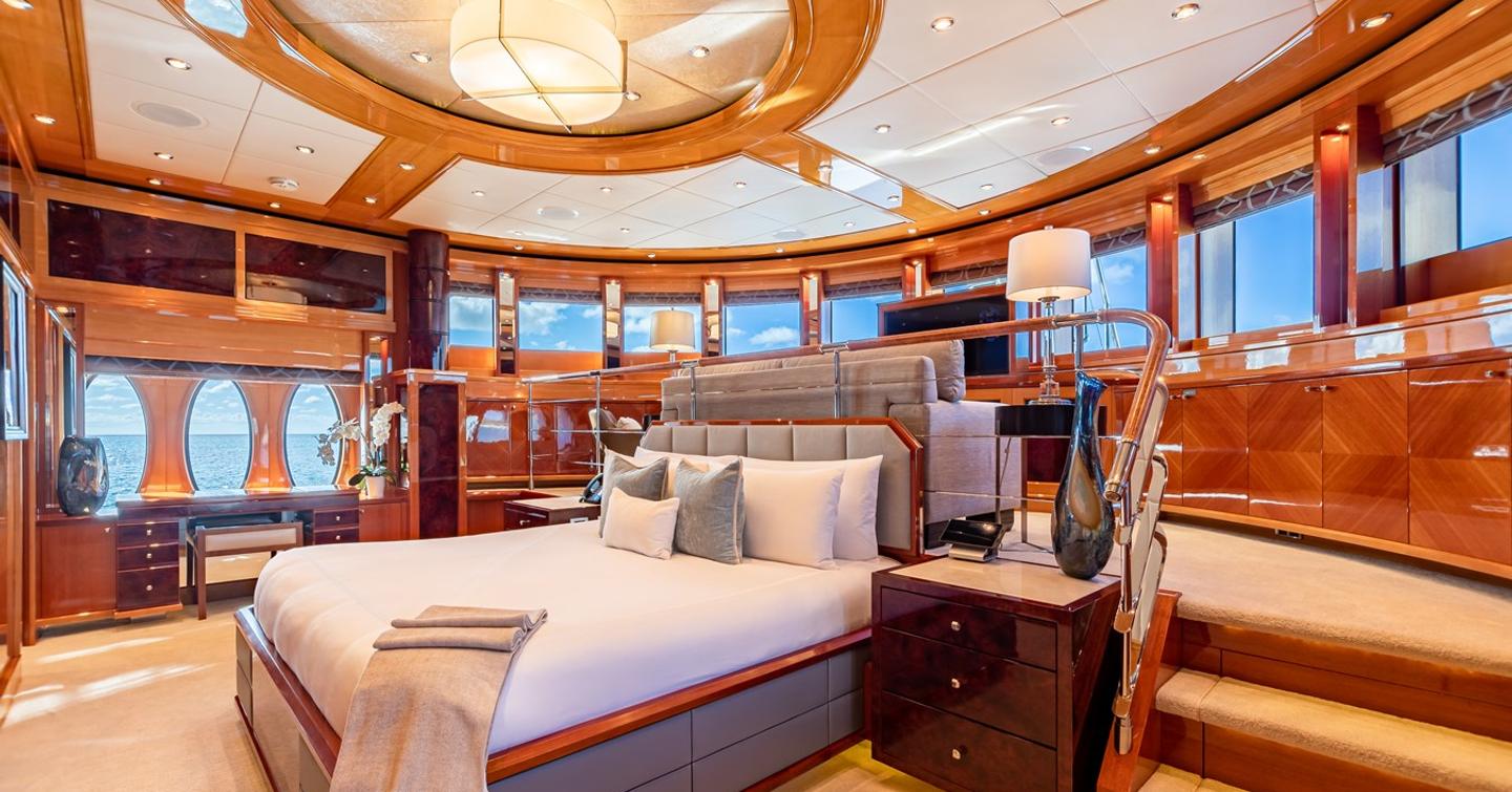 Superyacht Impromptu split level master stateroom