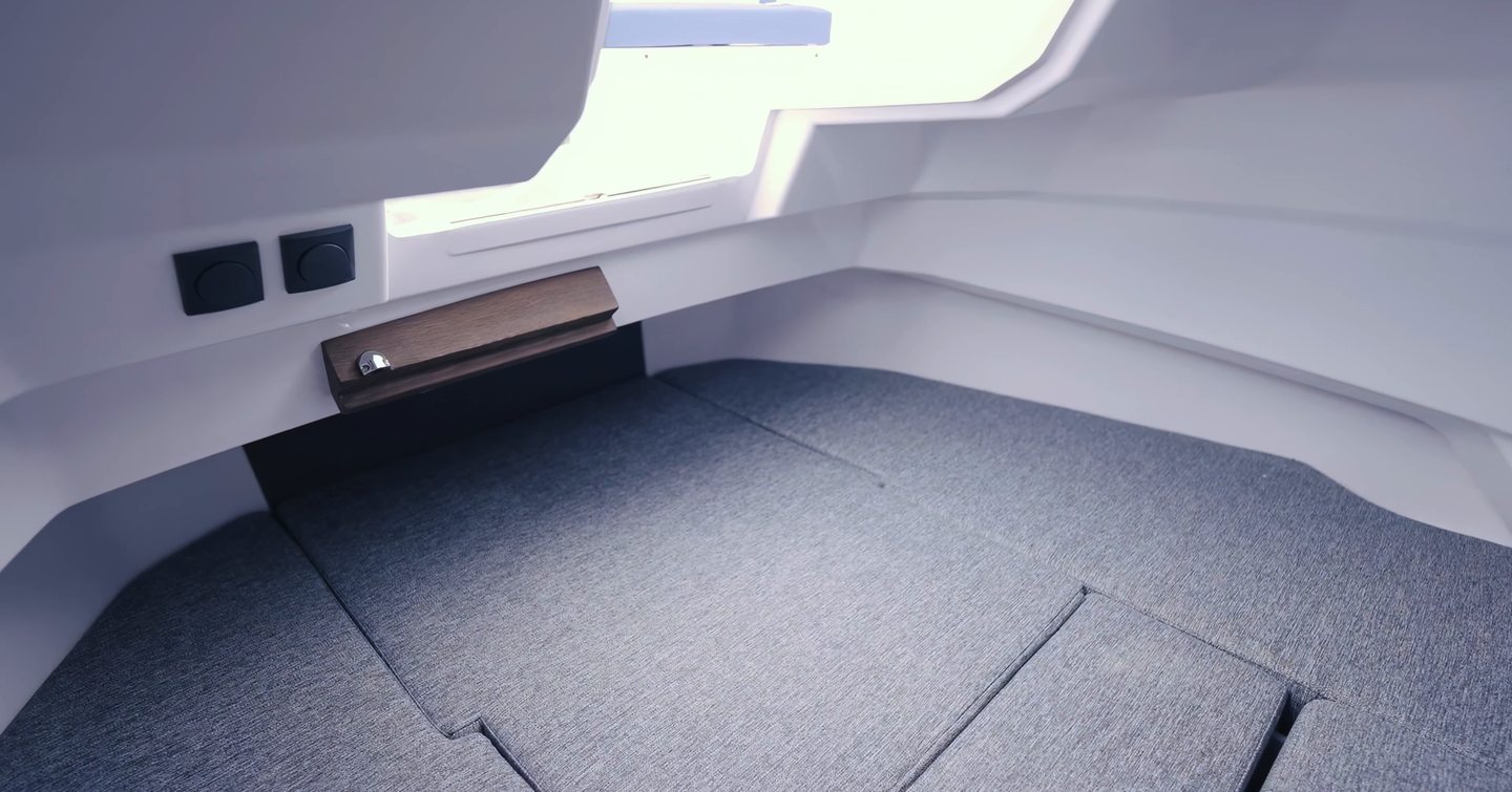 Axopar-29-CCX-Review-cabin