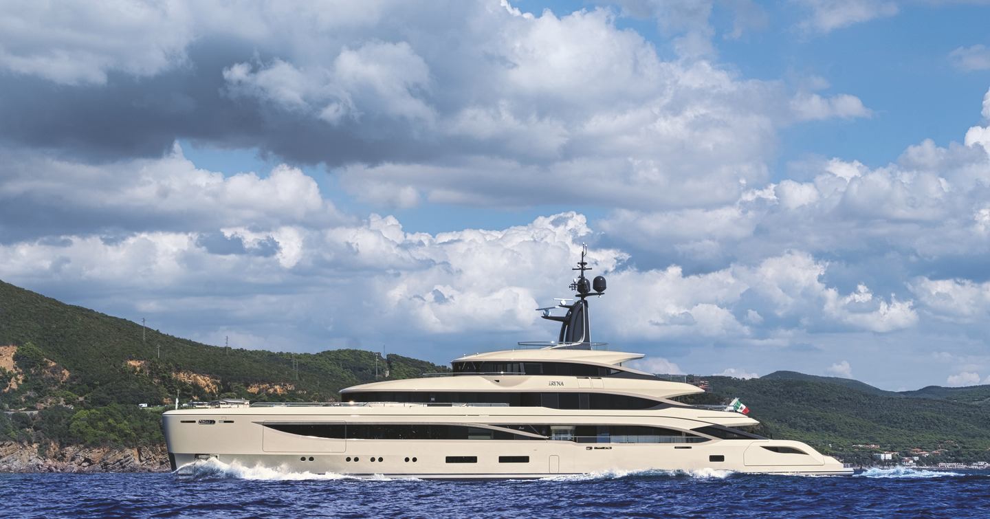 Motor yacht Iryna underway