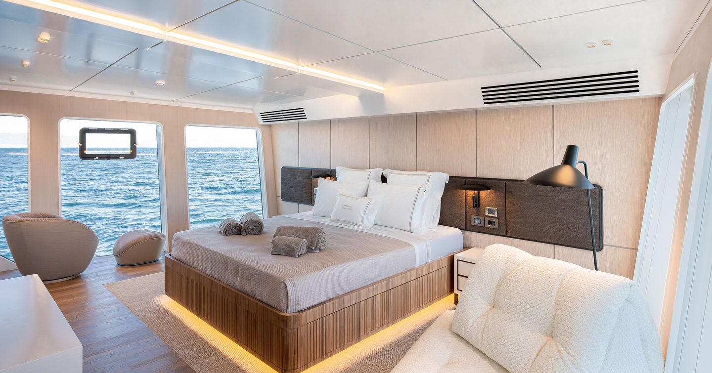 Superyacht Tuccini master cabin 