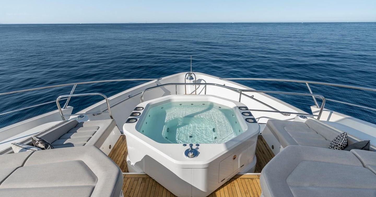 Sunseeker motor yacht Noroader foredeck with jacuzzi 