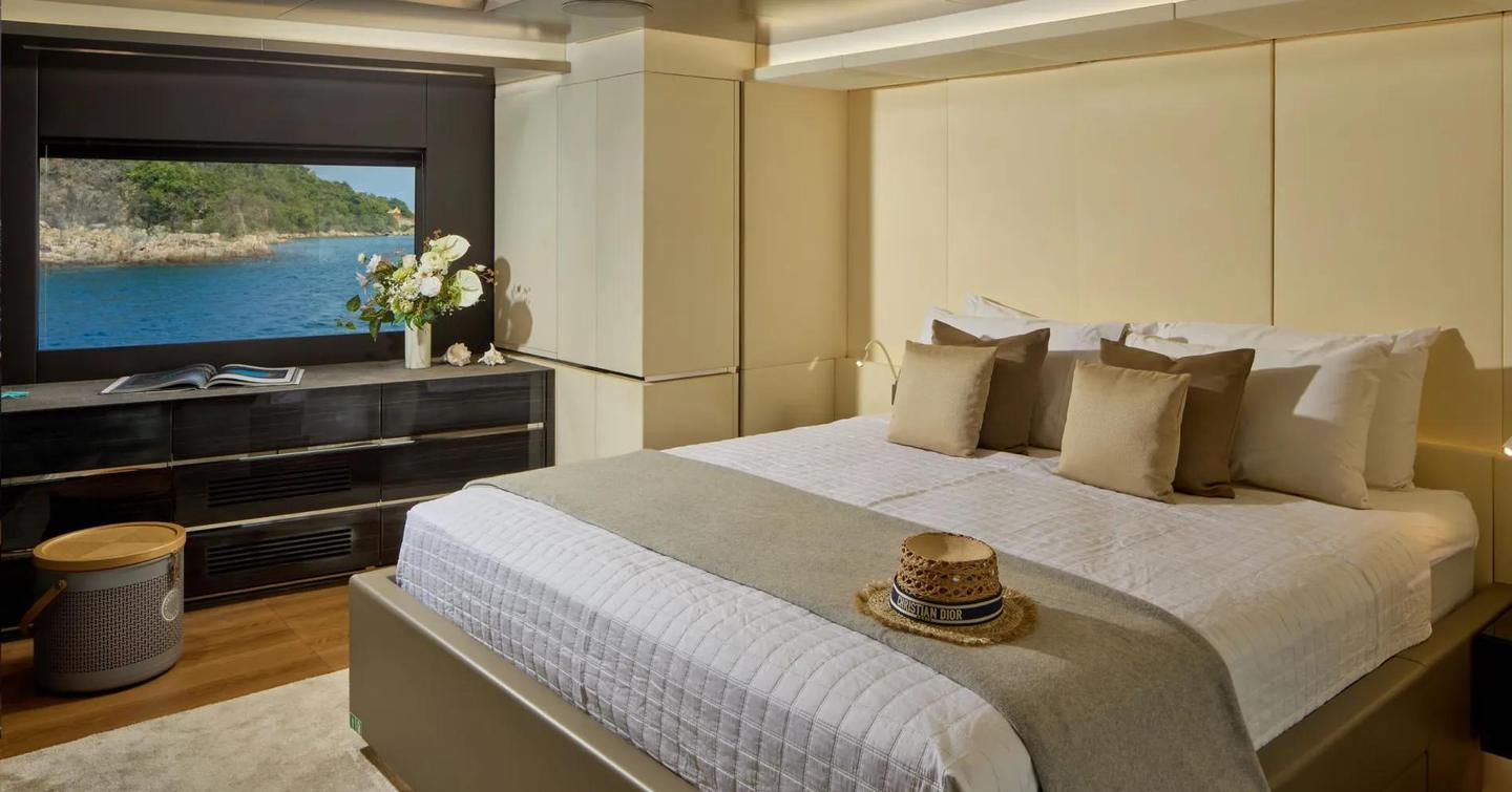 sun prince master cabin with bed and large window