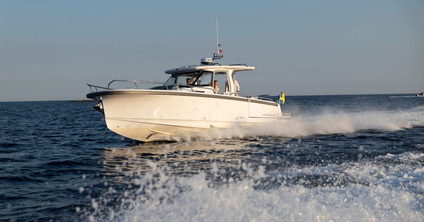 Nimbus Sport Tender 35 yacht underway side view