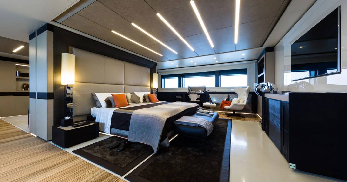 Superyacht Batarli's master cabin